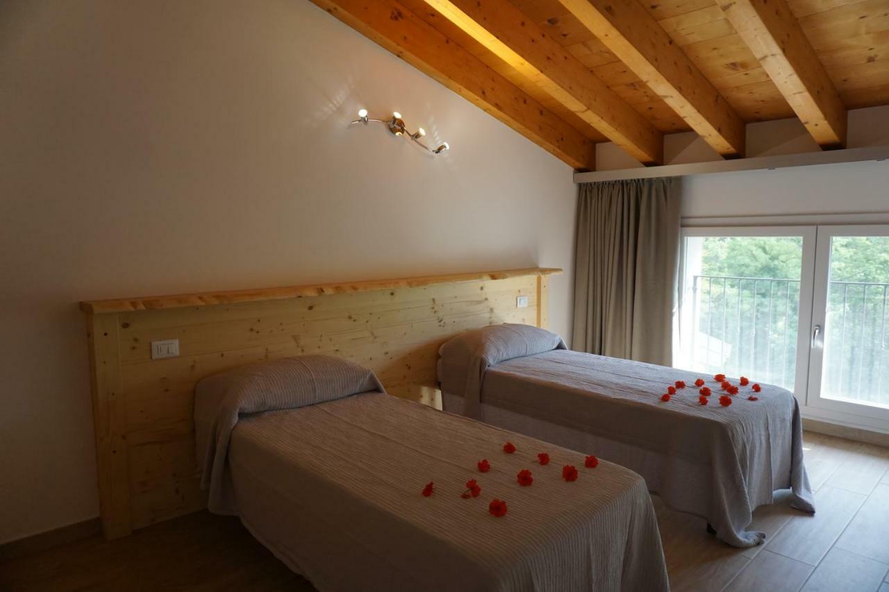 Agriturismo Fattoria Monte Baldo Vista Lago Caprino Veronese Exterior foto